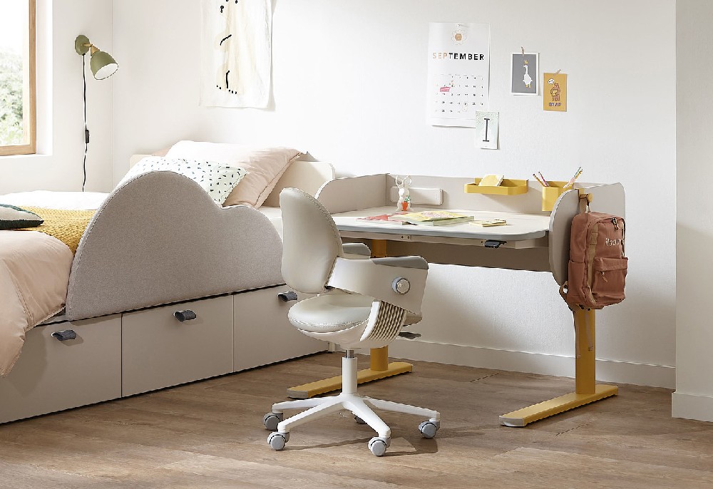 兒童學習桌椅產品設計